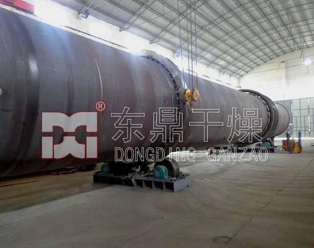 大型煤泥烘干機(jī)加工裝配現(xiàn)場(chǎng)